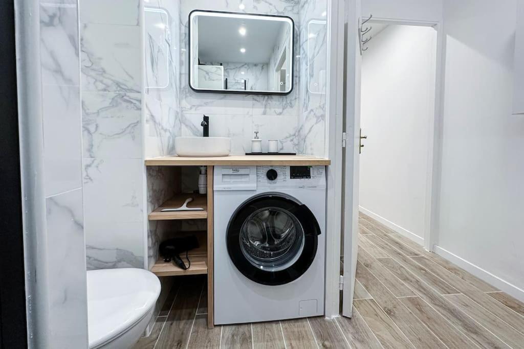 Magnifique Studio Avec Loggia, Parking, Proche De La Mer Antibes